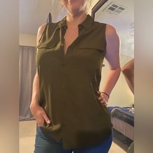 Sleeveless business casual top w/shoulder-back details.